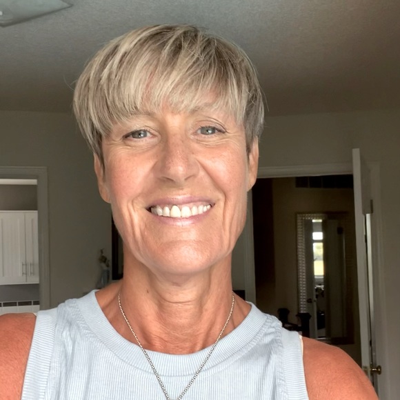 Meet your Posher, Sandra - Picture 1 of 1